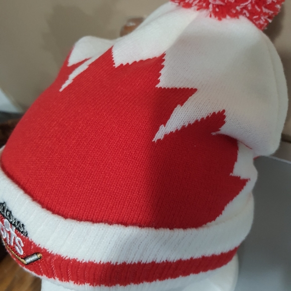 Tim Hortons/Sidney Crosby Toque - Picture 2 of 4